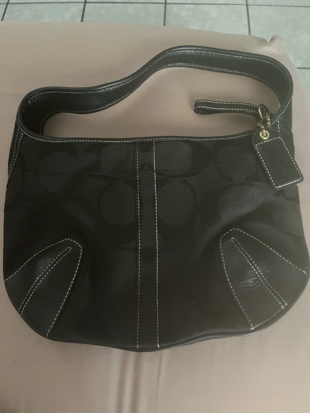 Handbag - Picture 2 of 3